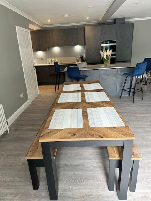 Cameron Coach House Modern Property In Murrayfield Edinburg Exteriör bild